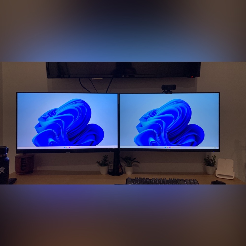 Philips 75hz & Pixio 144hz Monitor w/ Monitor stand